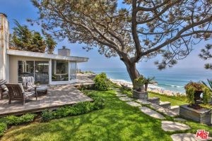 Shaun-White-Malibu-CA-Home-For-Rent-lawn-beach-path-768x512