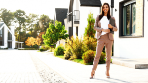 College of Real Estate CORE Top 10 Benefits of Working with a Real Estate Agent when Buying a Home Female Agent